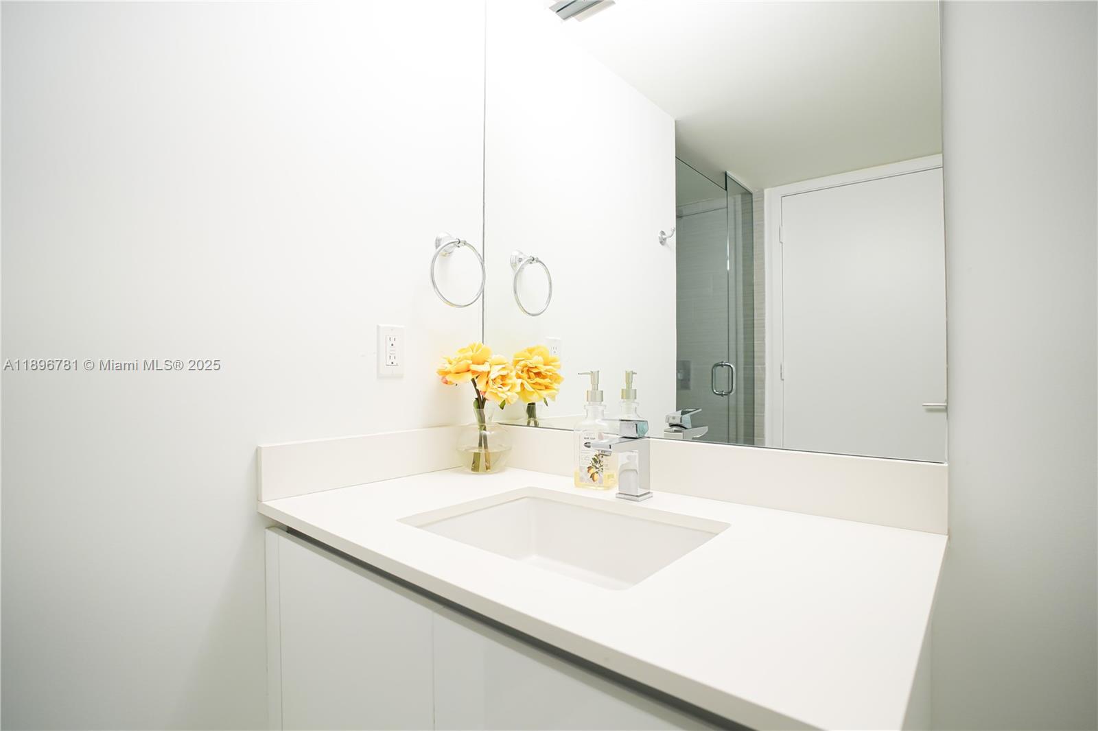 PARQUE TOWERS CONDO - Residential Lease