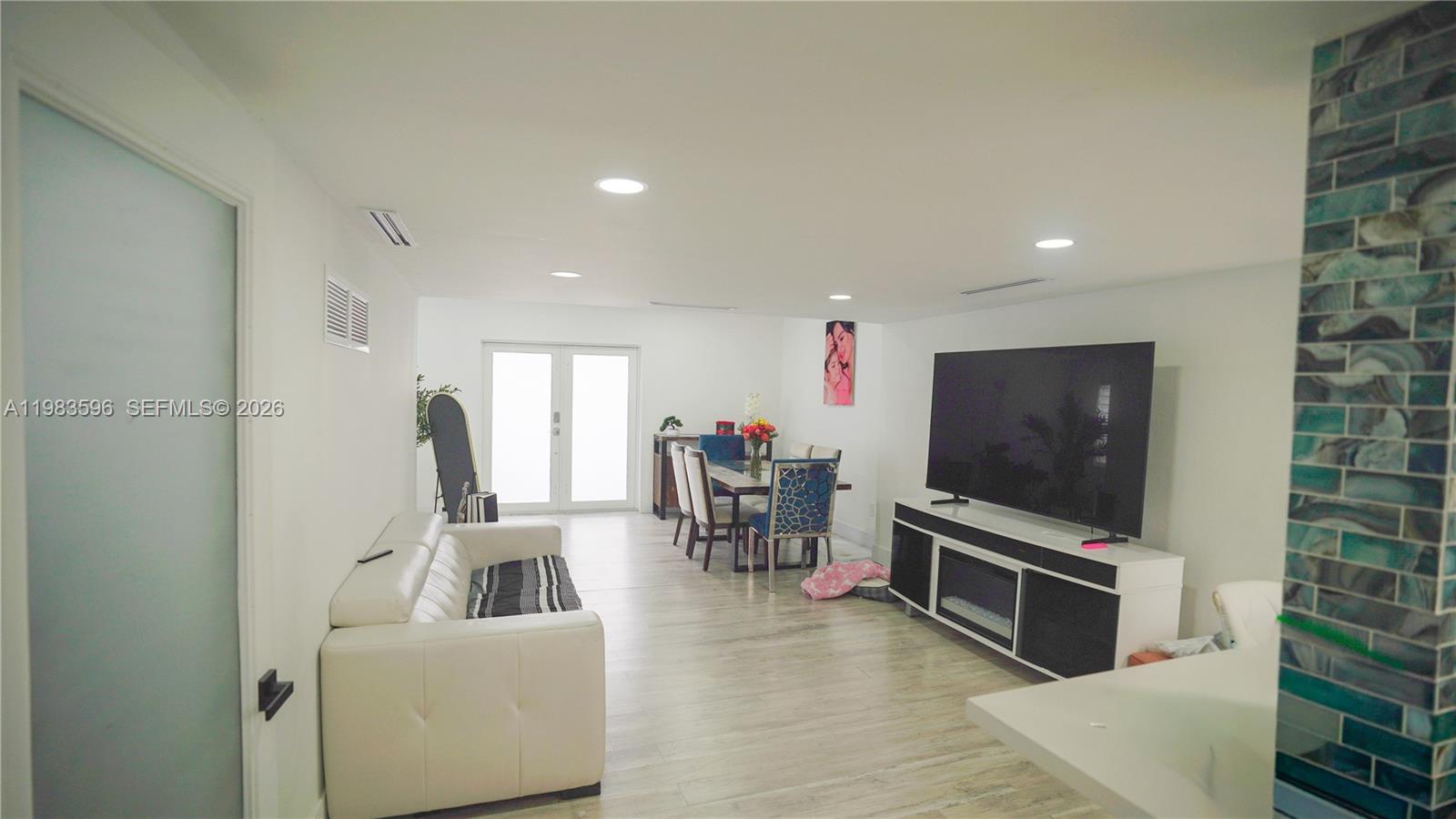 RANDALL PARK - Residential