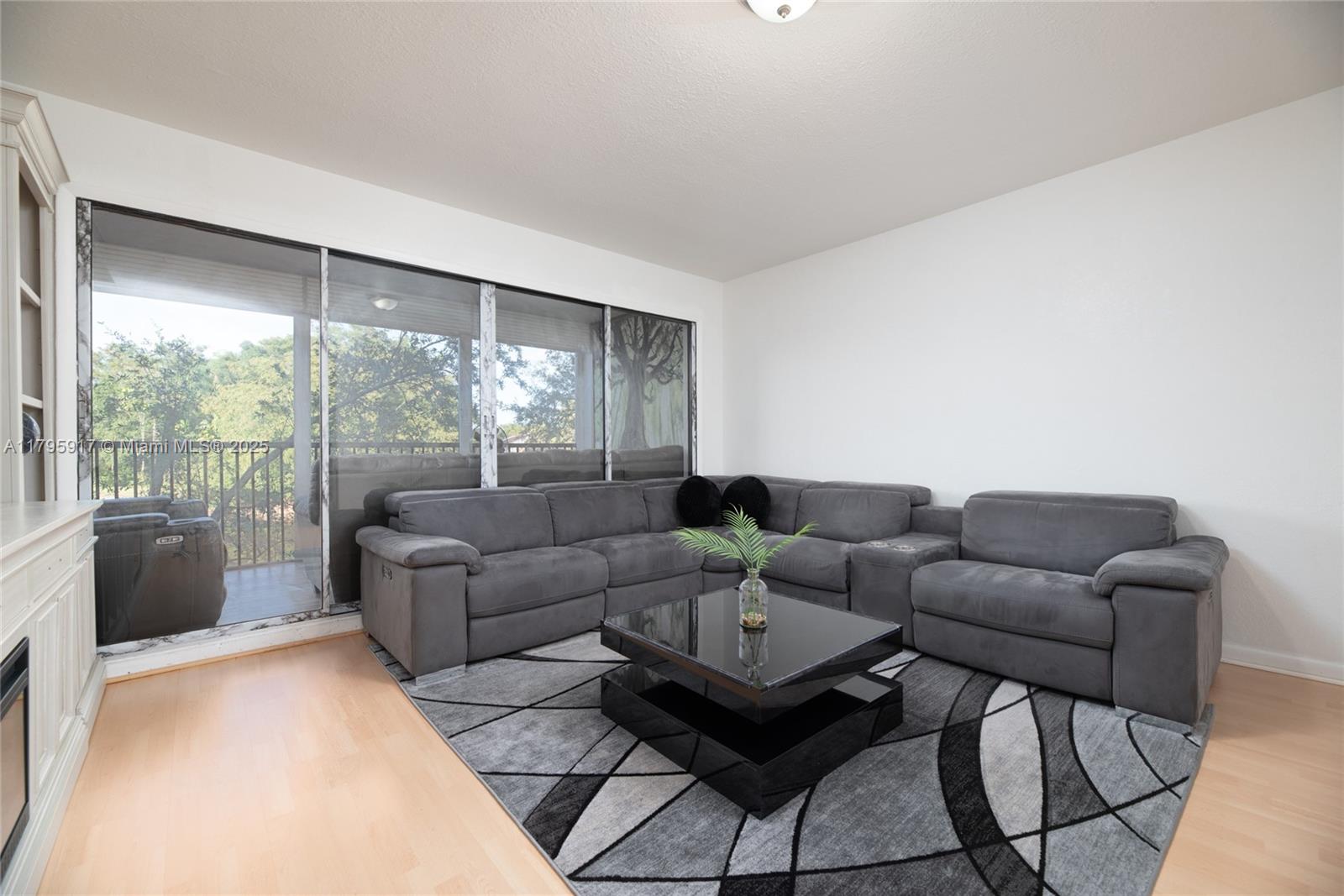 1720 Hammock Blvd 209