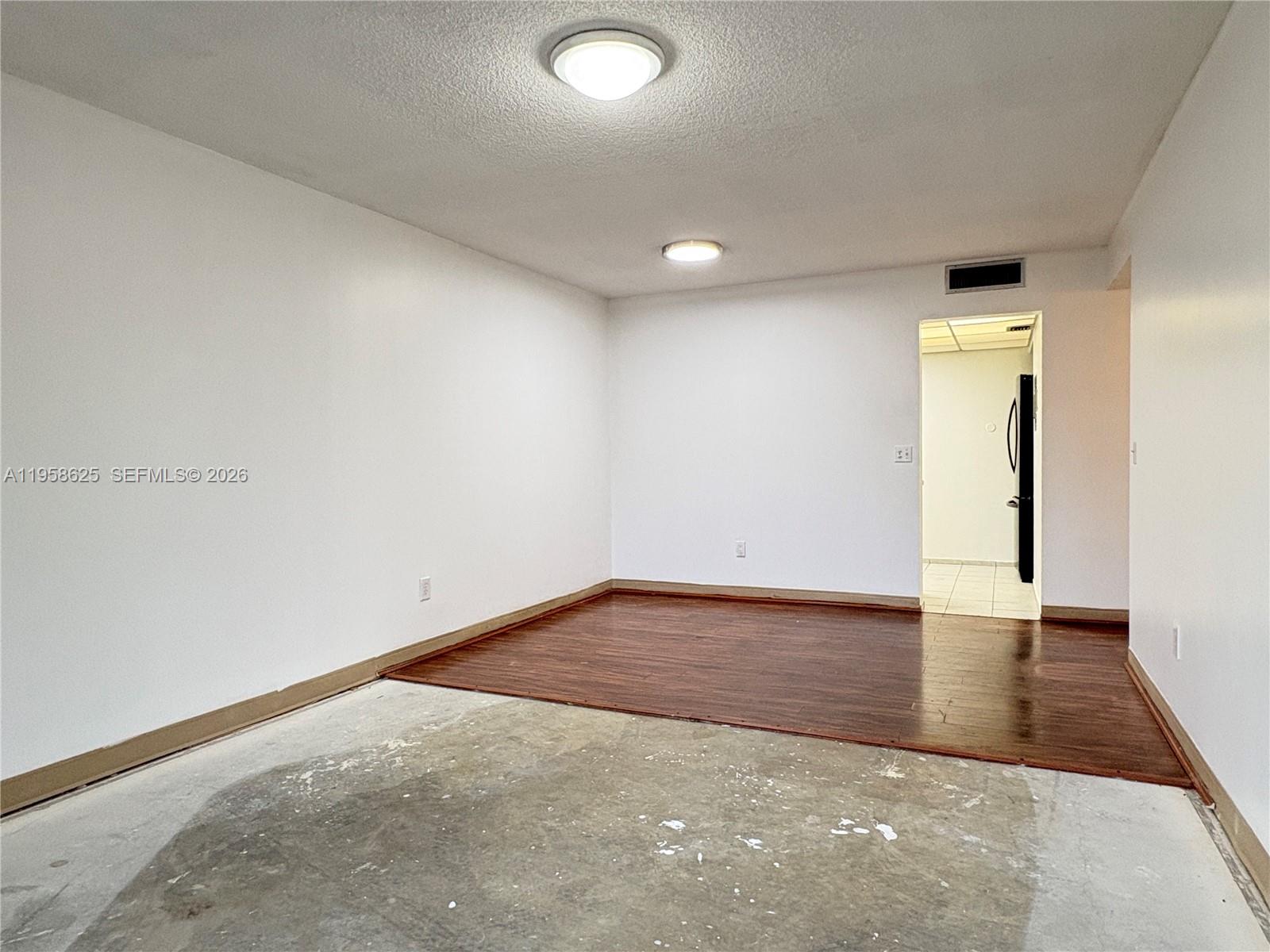 KINGS CREEK SO CONDO - Residential