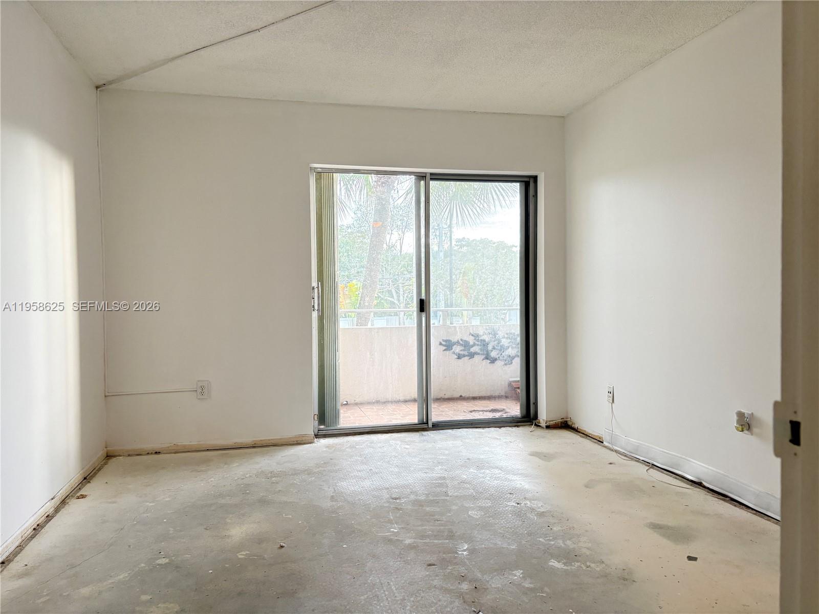 KINGS CREEK SO CONDO - Residential