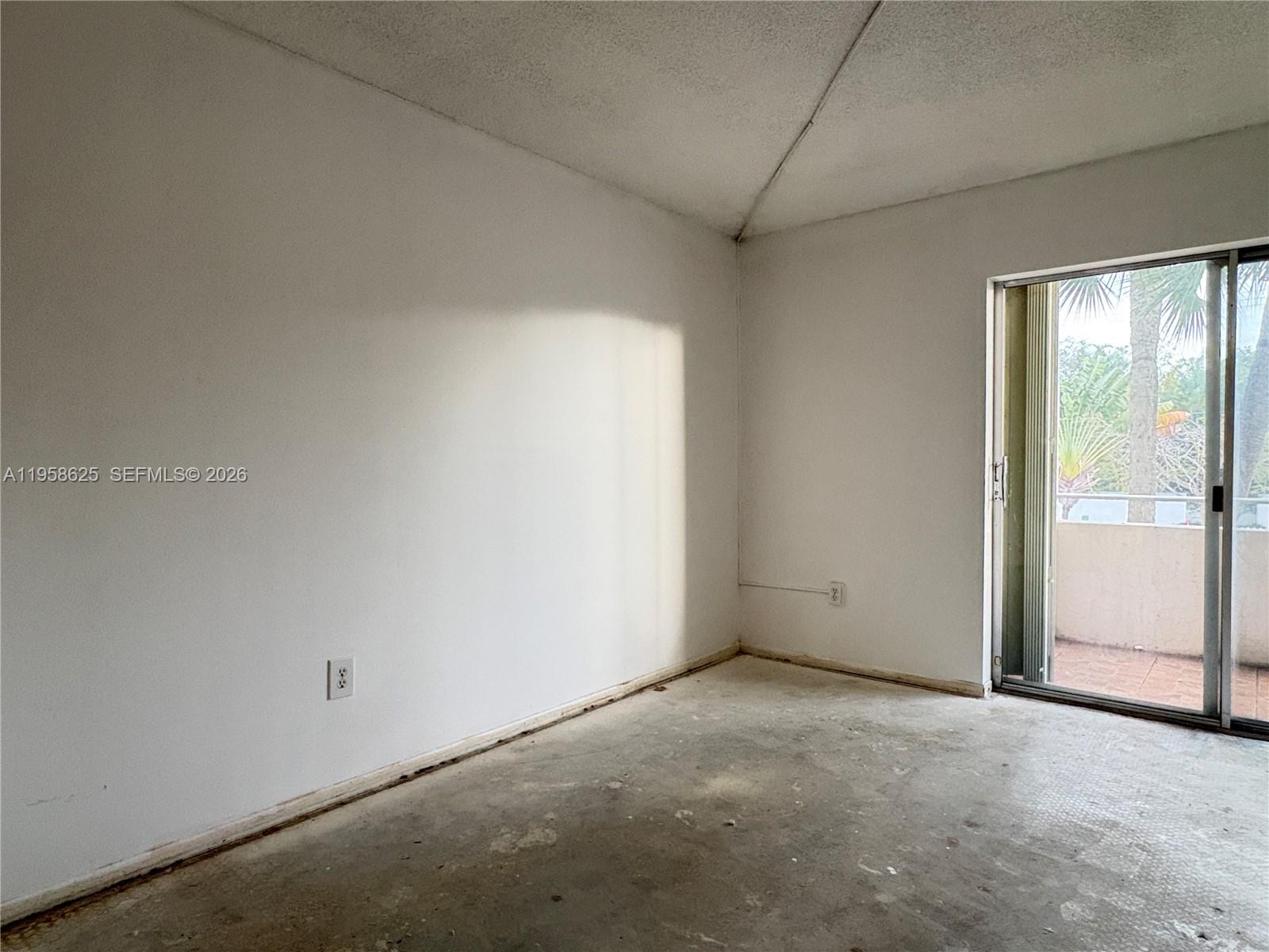 KINGS CREEK SO CONDO - Residential