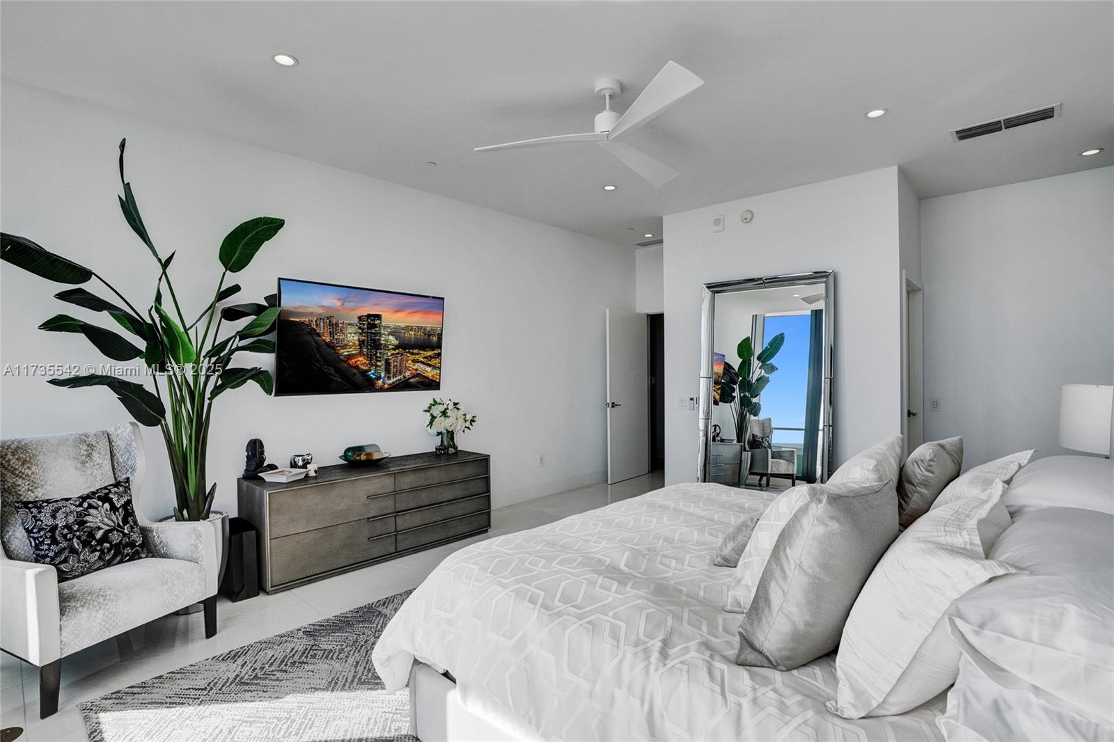 ONE PARAISO CONDO - Residential