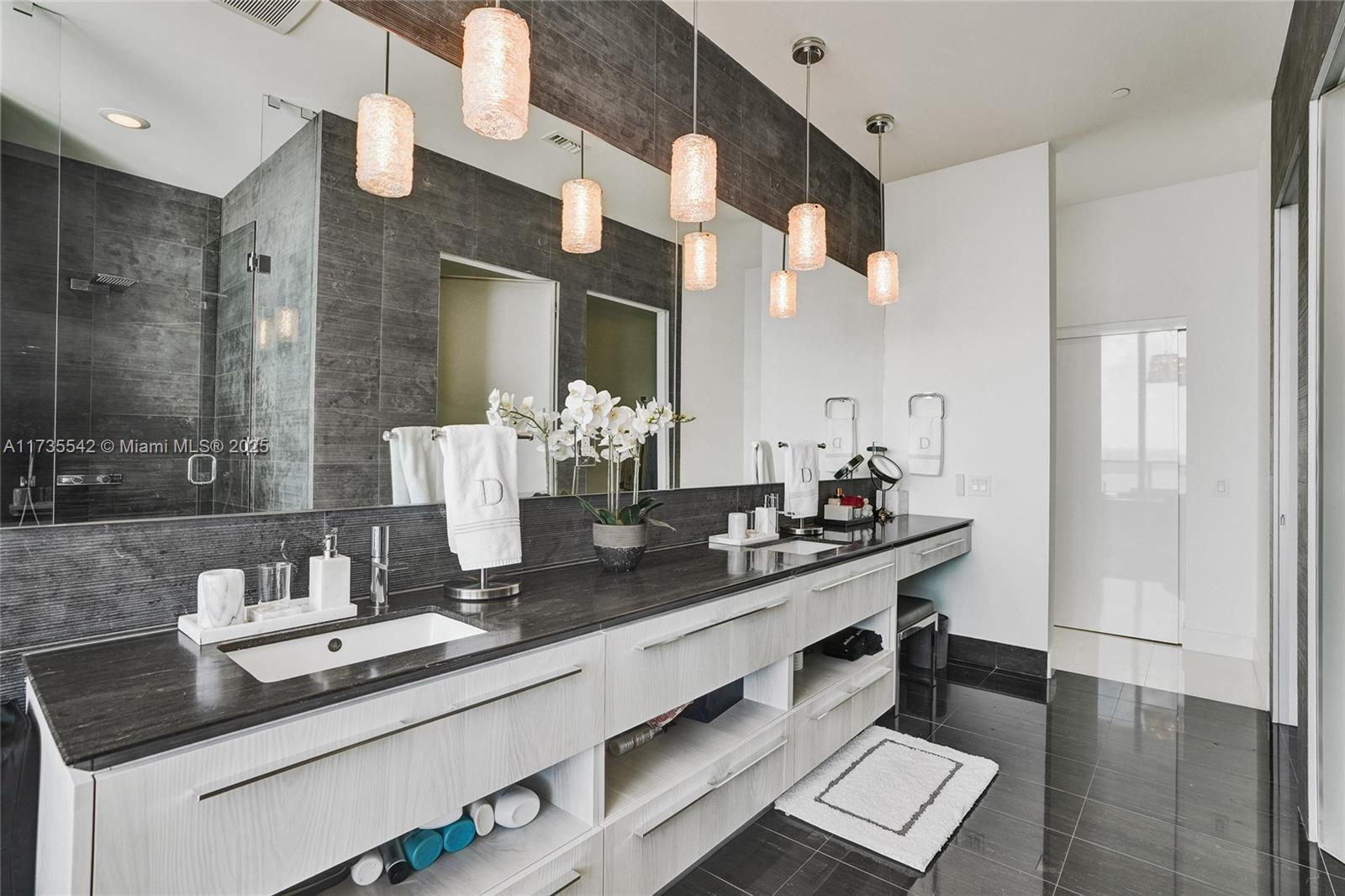 ONE PARAISO CONDO - Residential