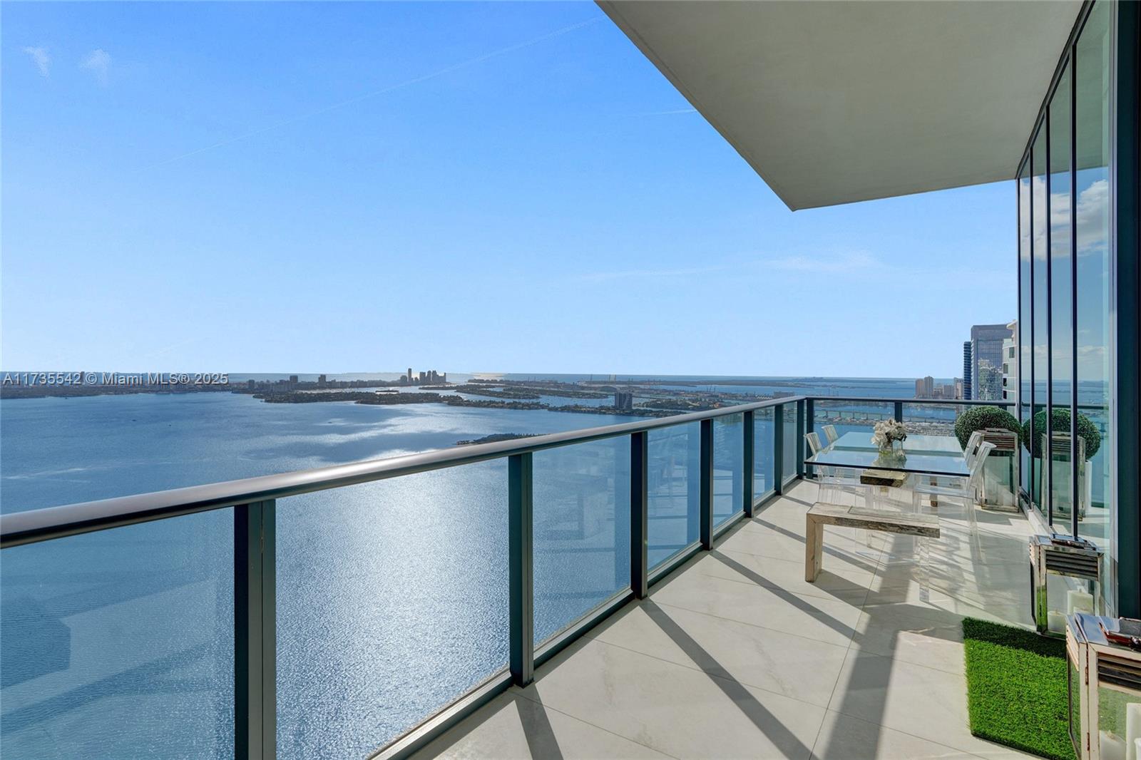 ONE PARAISO CONDO - Residential