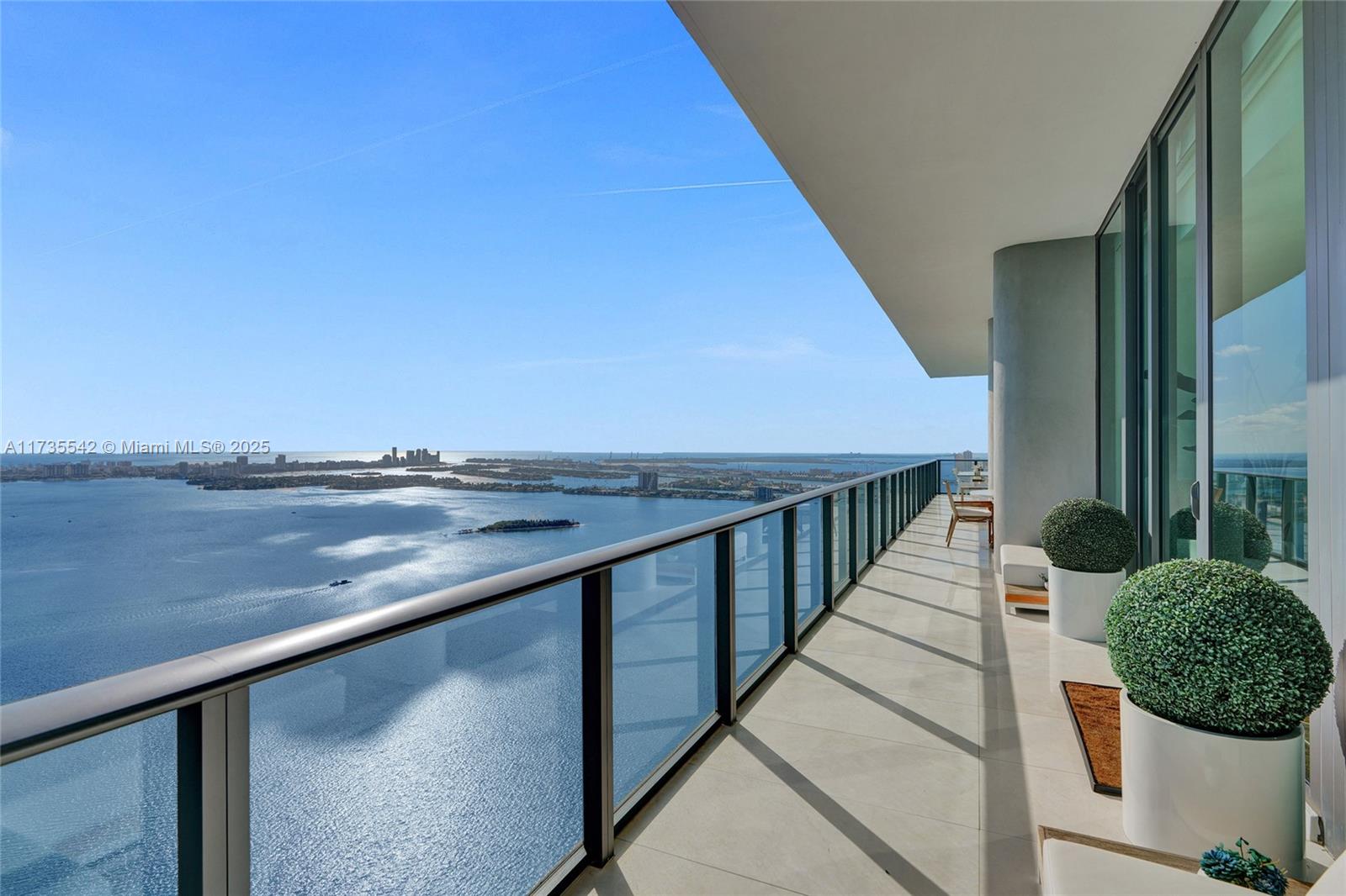ONE PARAISO CONDO - Residential