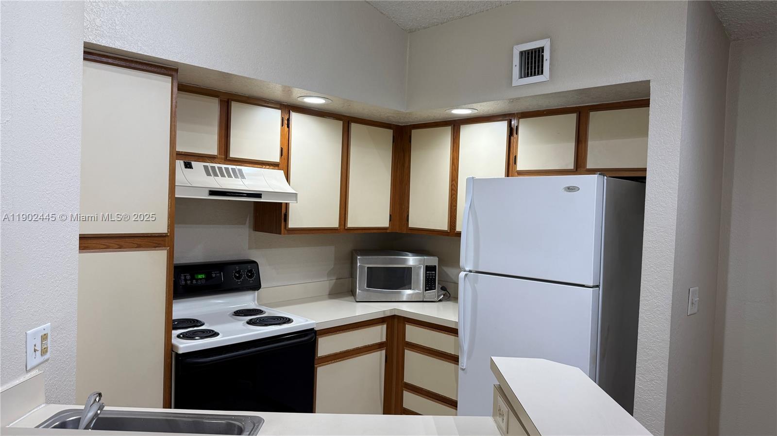 CORAL KEY CONDO - Residential Lease
