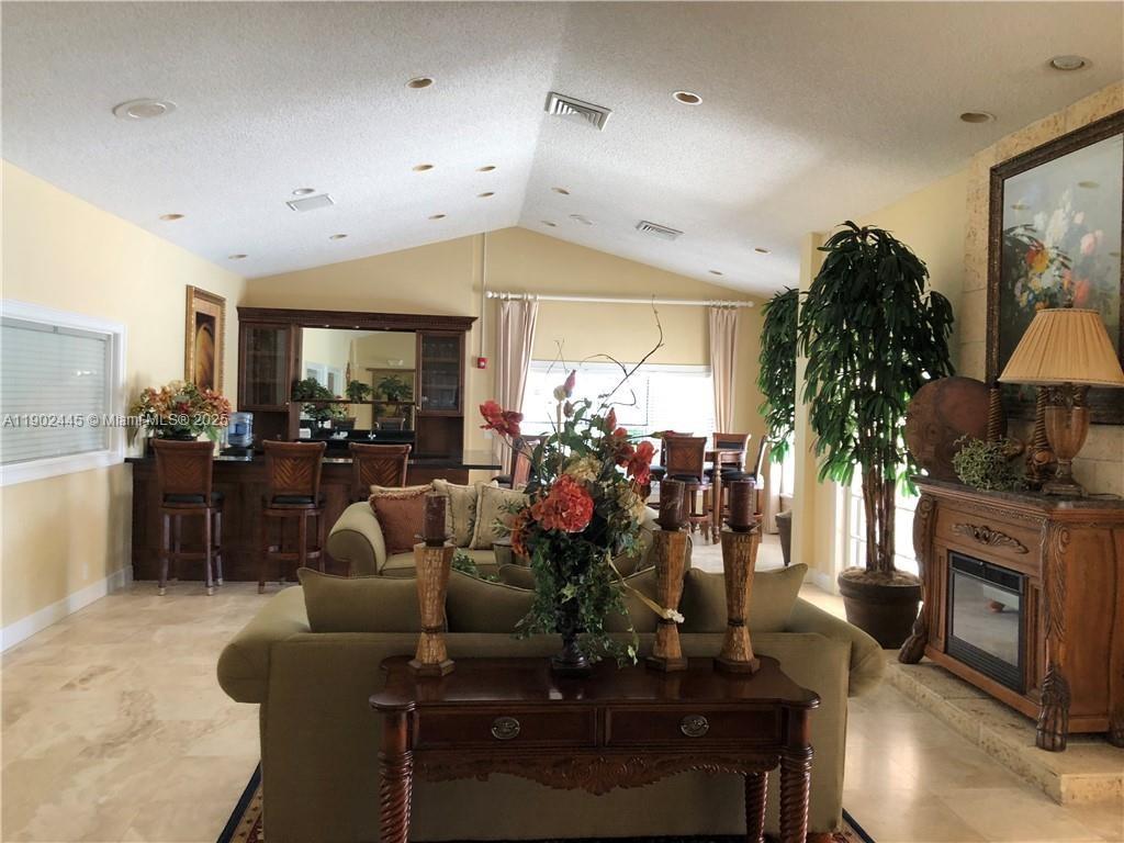 CORAL KEY CONDO - Residential Lease