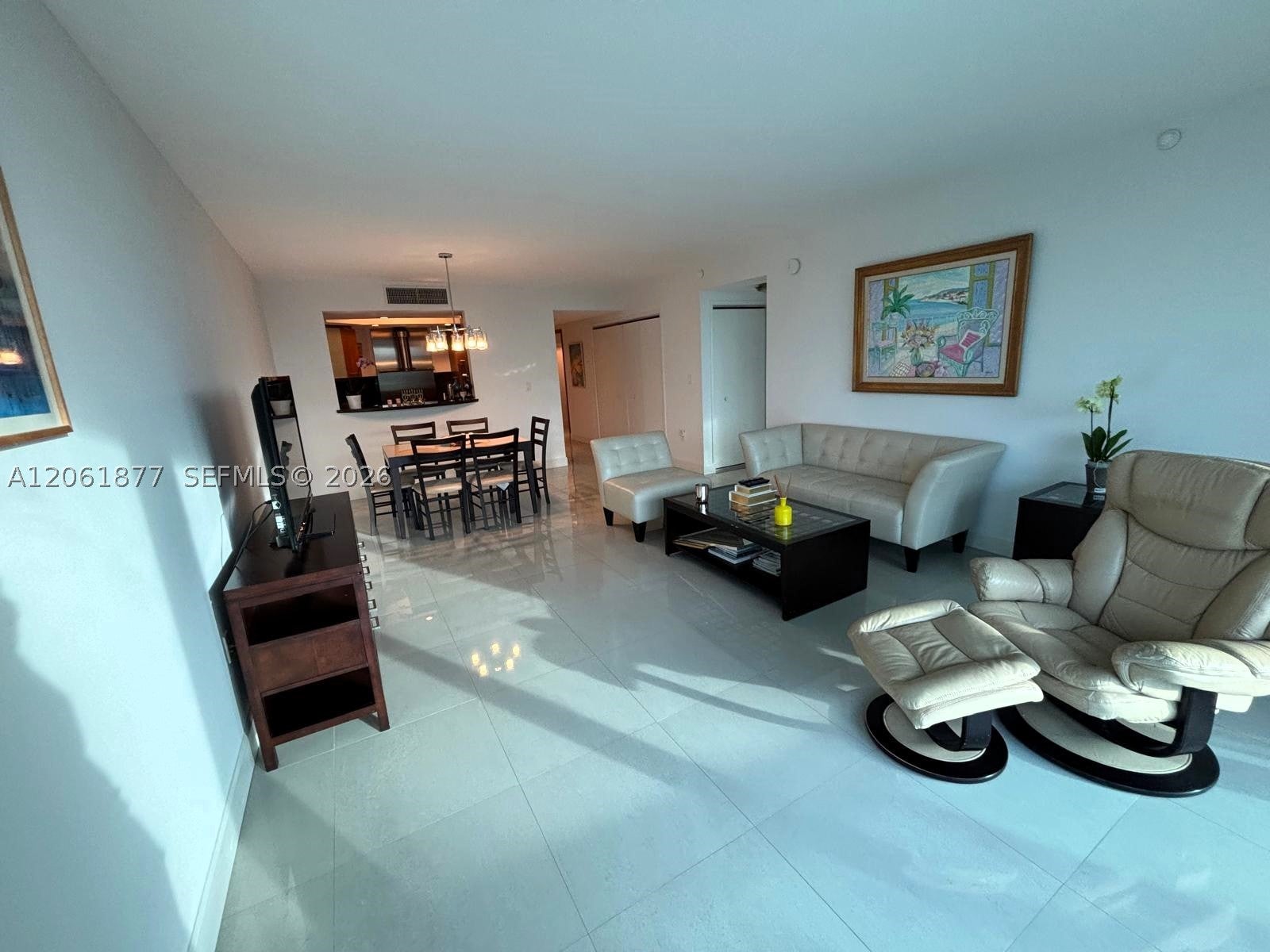9401 Collins 401