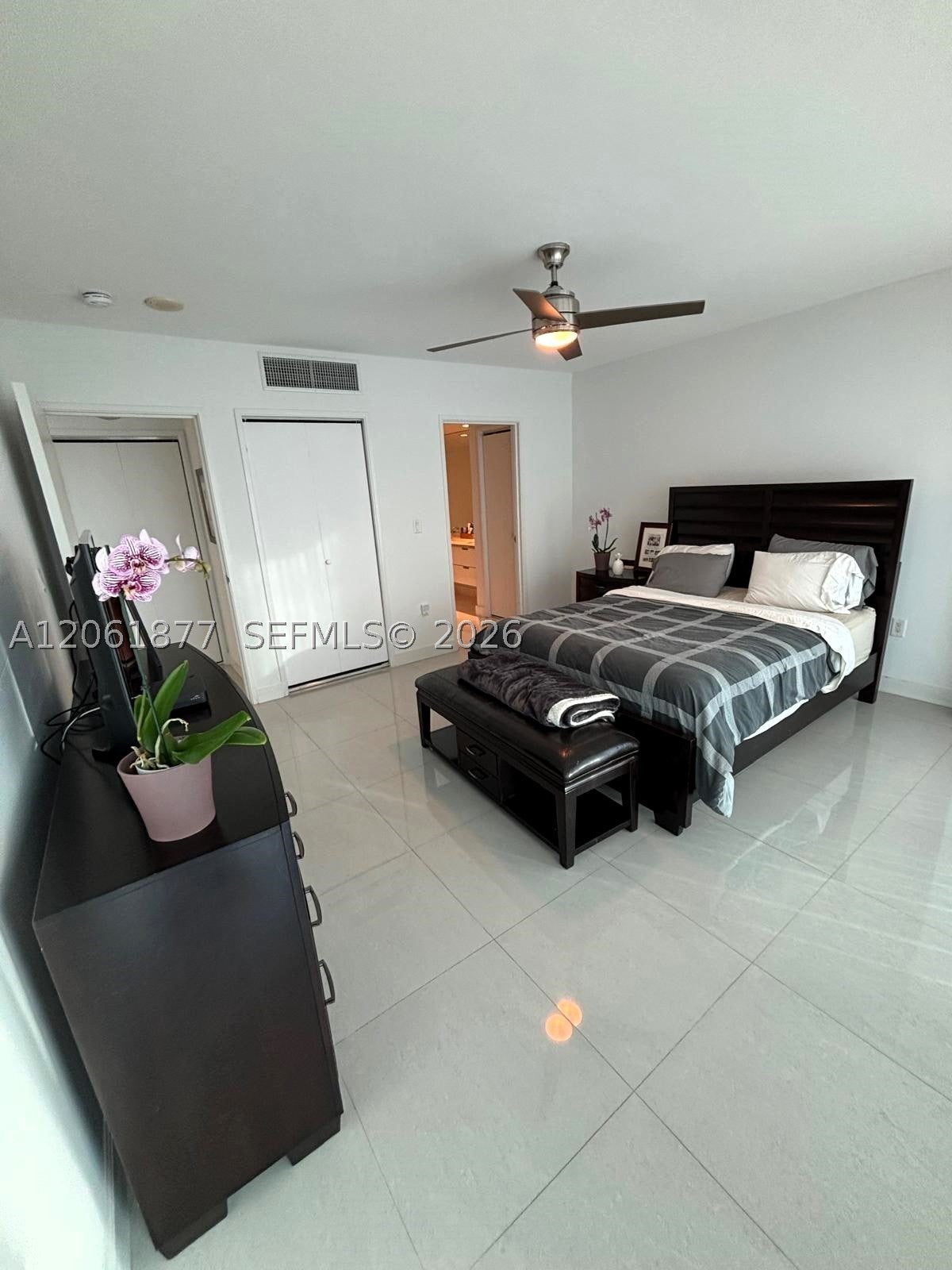 9401 Collins 401