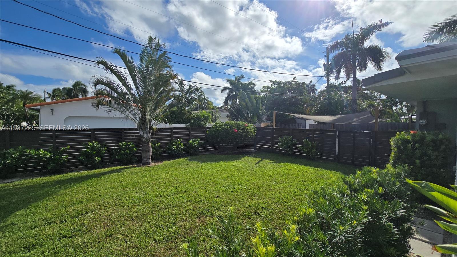 HOLLYWOOD LAKES SECTION - Residential Lease