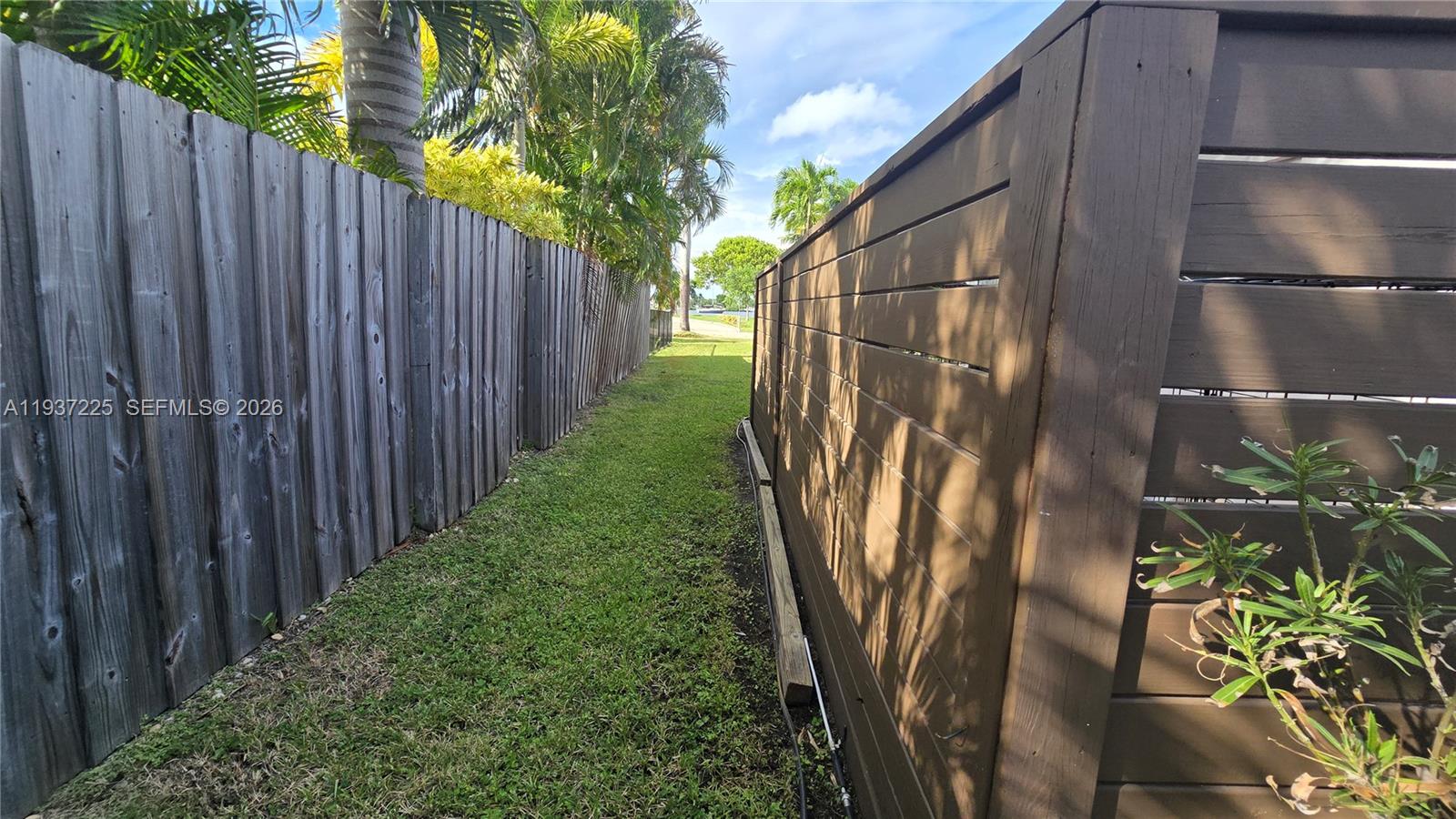 HOLLYWOOD LAKES SECTION - Residential Lease