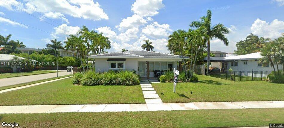 HOLLYWOOD LAKES SECTION - Residential Lease