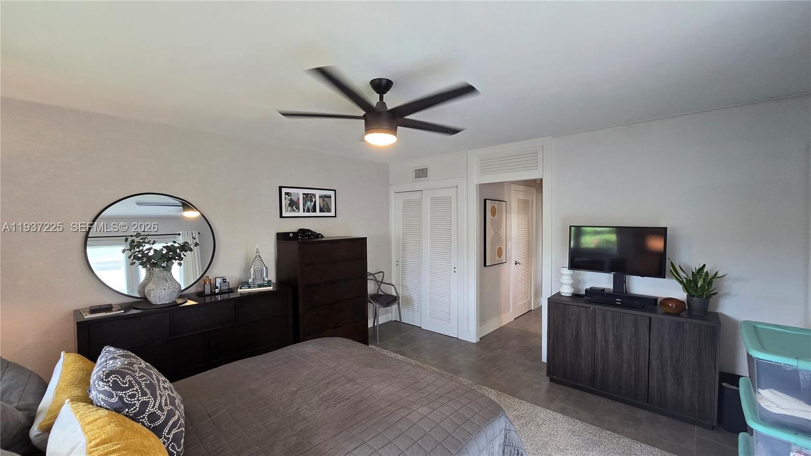 HOLLYWOOD LAKES SECTION - Residential Lease