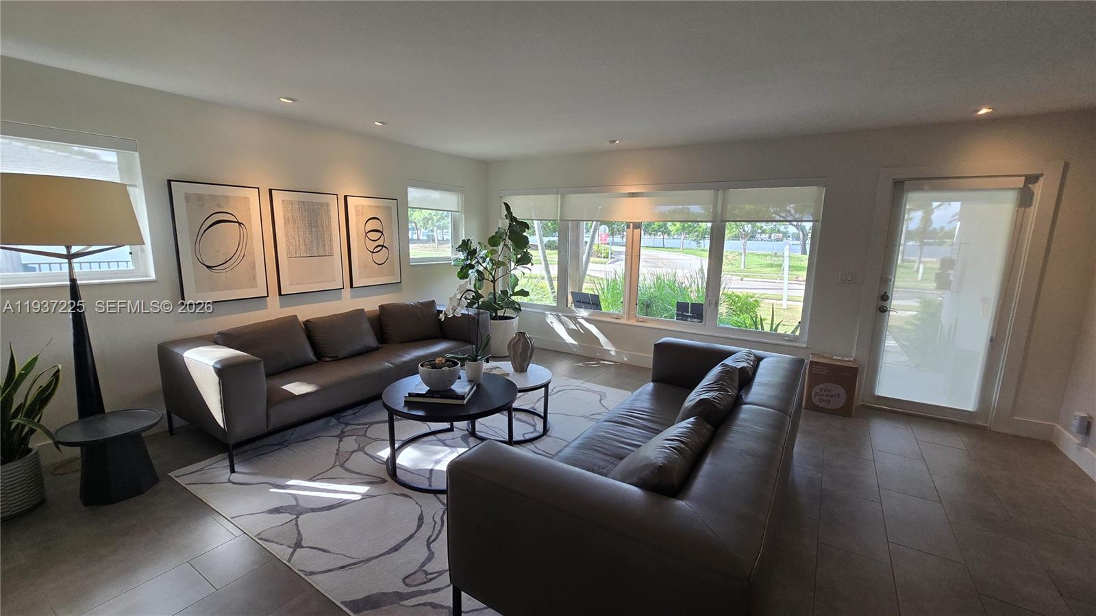 HOLLYWOOD LAKES SECTION - Residential Lease