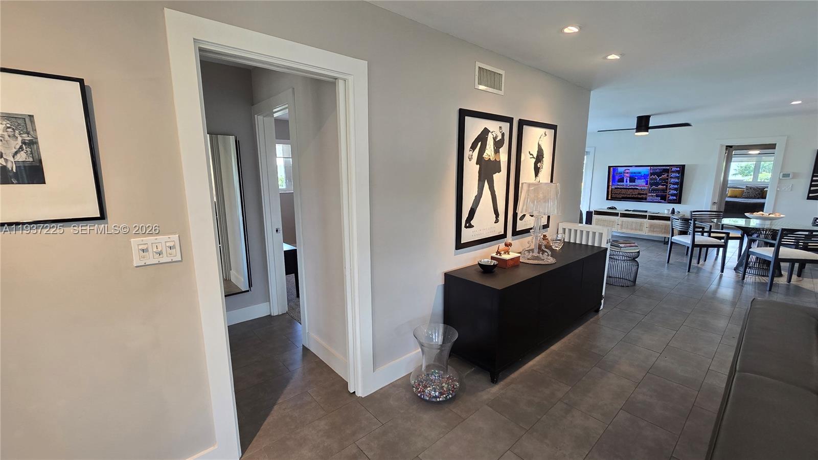 HOLLYWOOD LAKES SECTION - Residential Lease