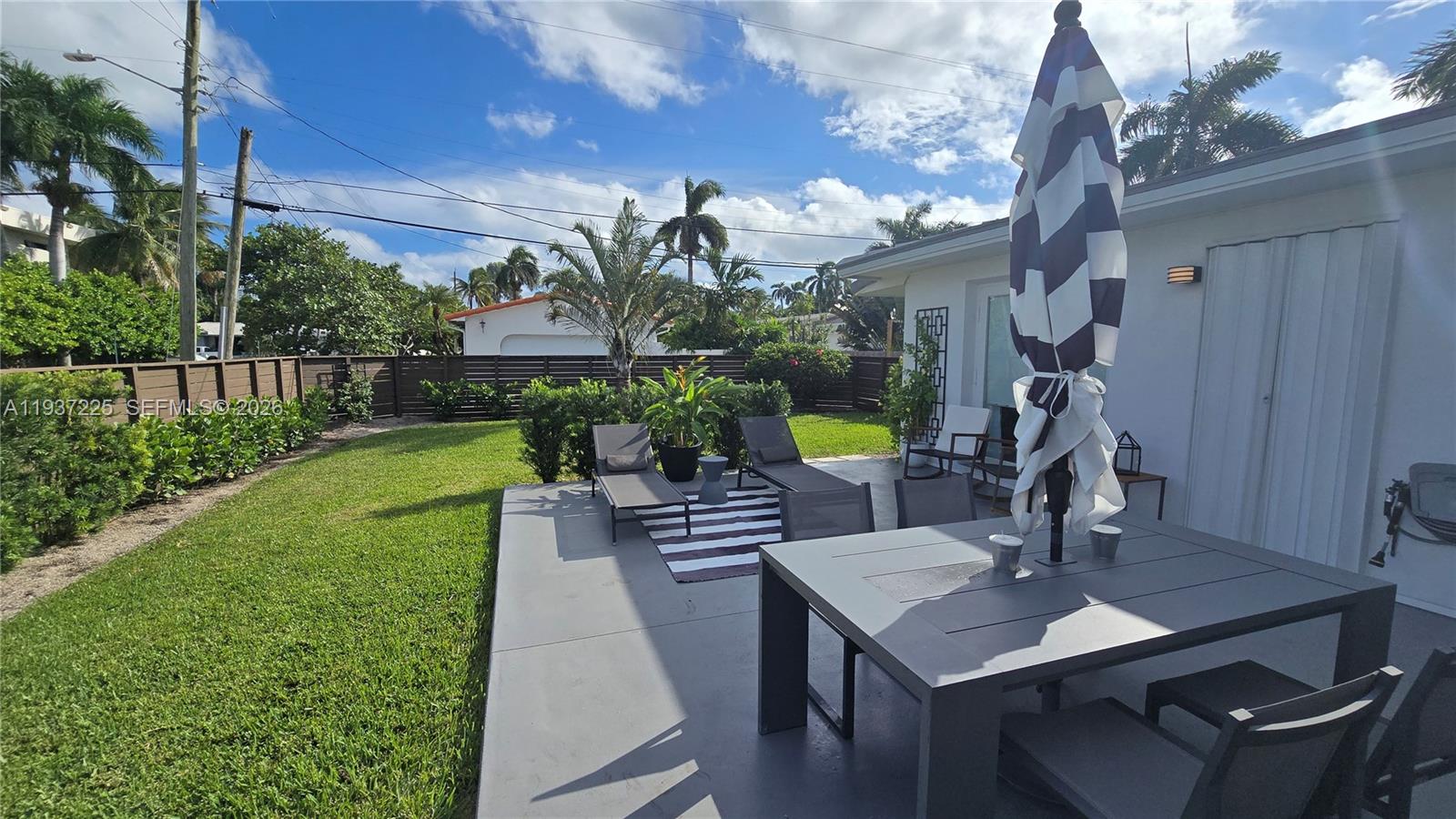 HOLLYWOOD LAKES SECTION - Residential Lease