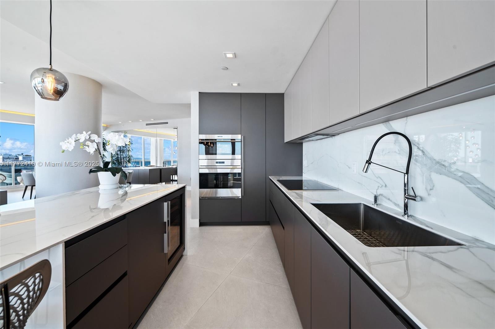 MAJESTIC TOWER - Residential