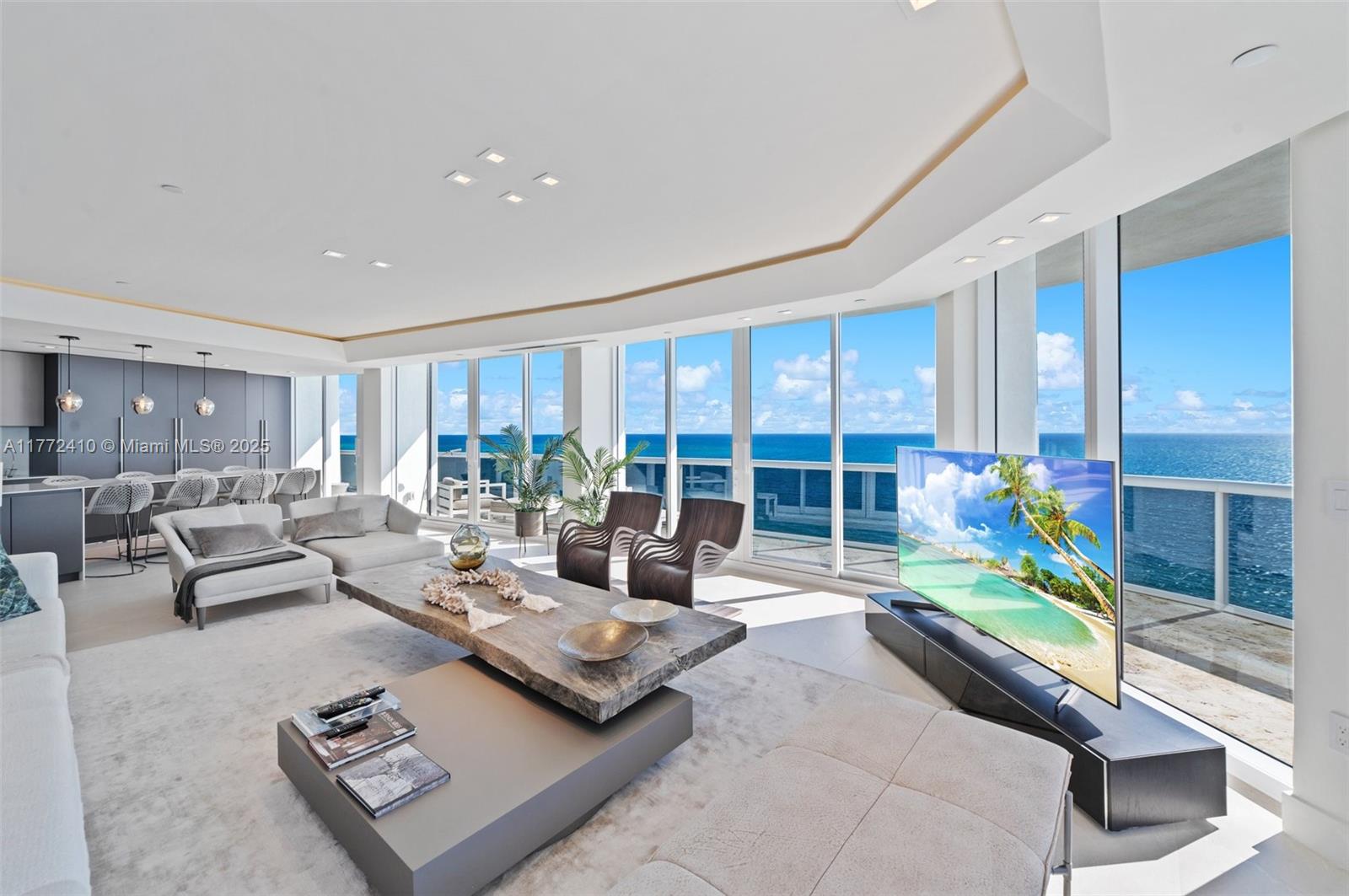 MAJESTIC TOWER - Residential