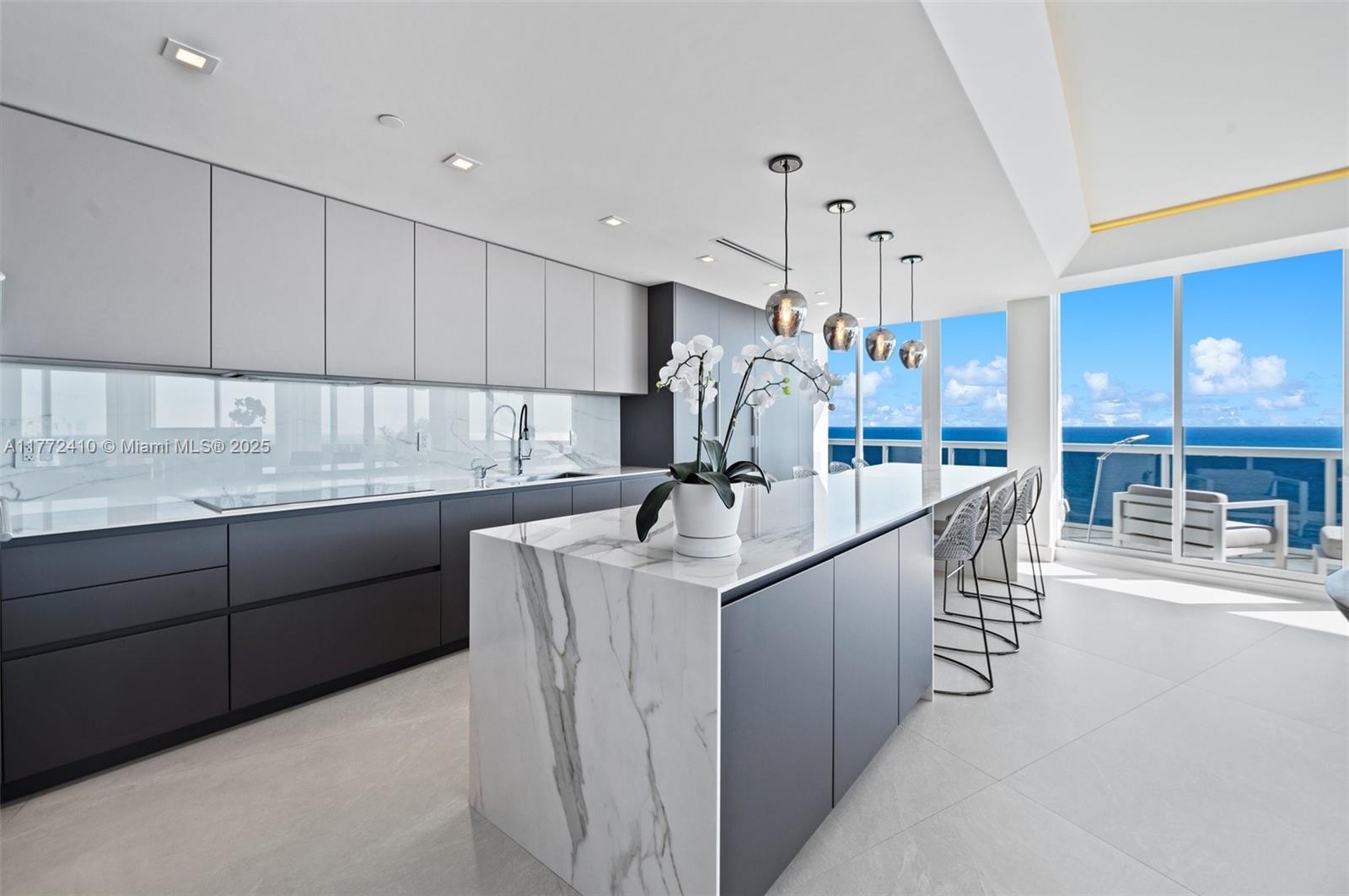 MAJESTIC TOWER - Residential