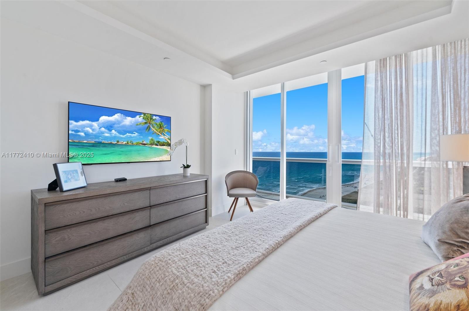 MAJESTIC TOWER - Residential