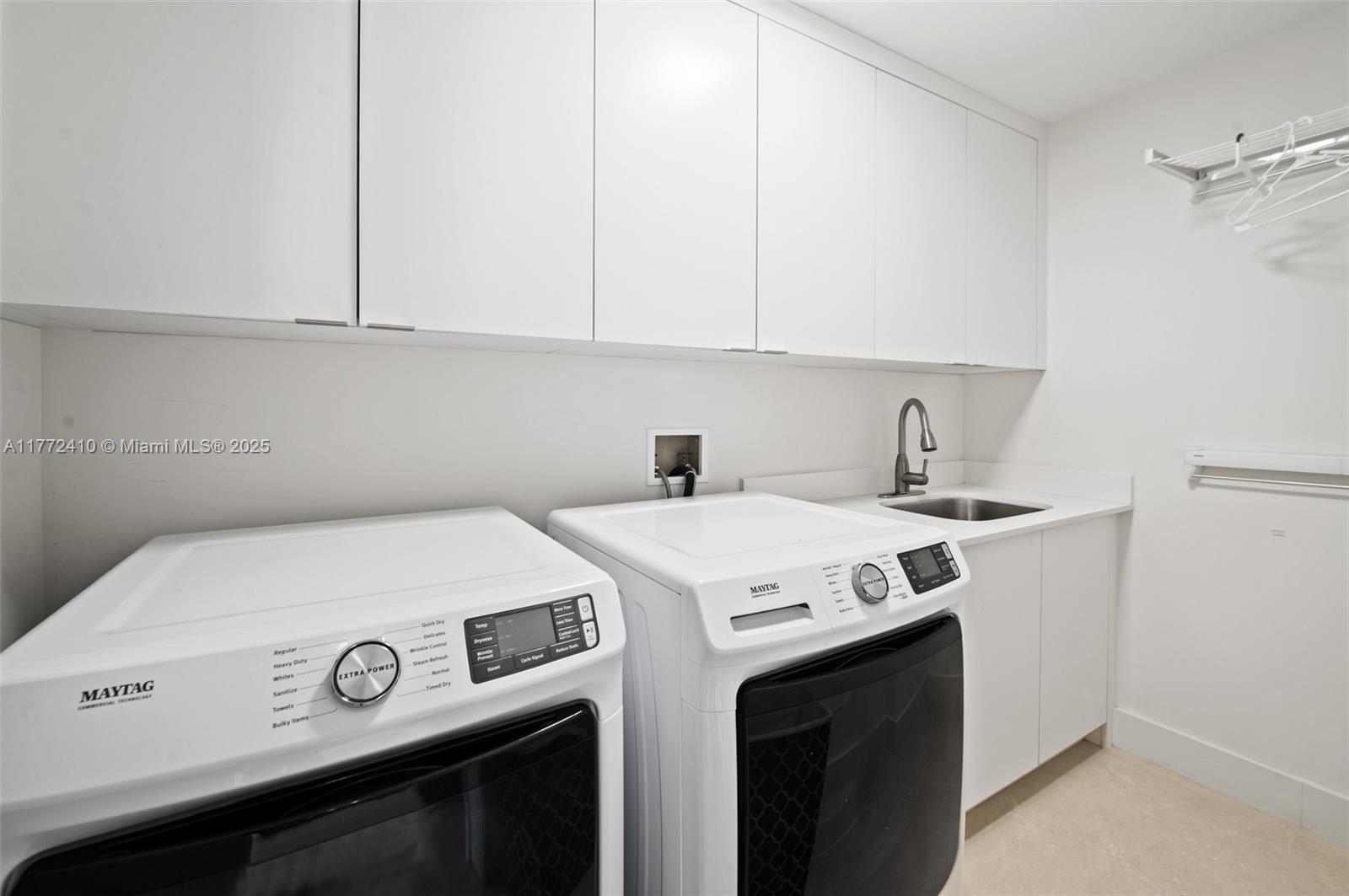 MAJESTIC TOWER - Residential