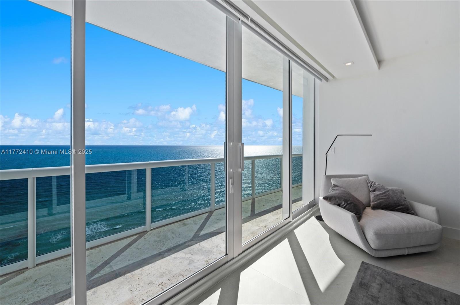 MAJESTIC TOWER - Residential