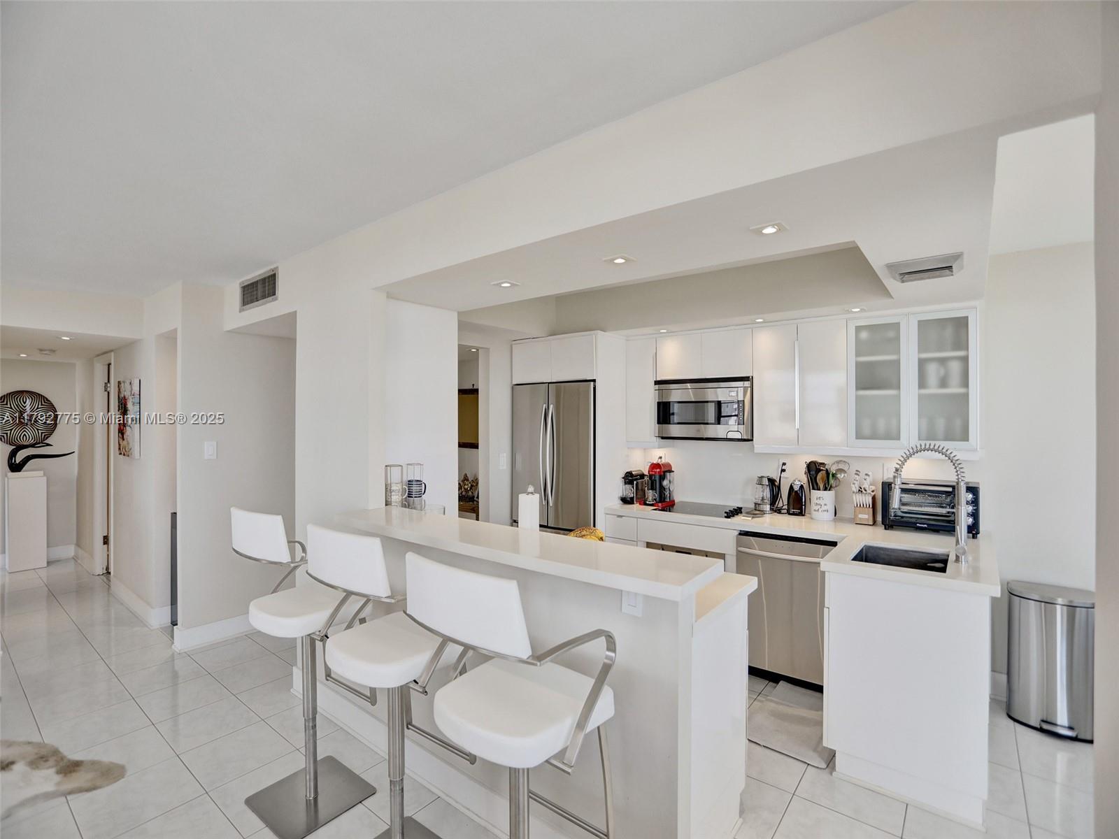 Property for Sale at 18011 Biscayne Blvd 1904, Aventura, Miami-Dade County, Florida - Bedrooms: 2 
Bathrooms: 2  - $379,000