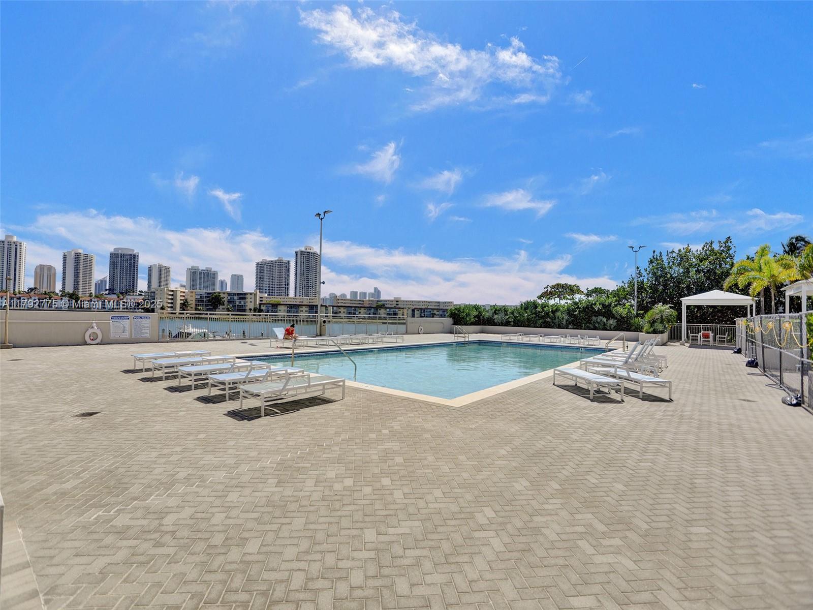 DEL PRADO MARINA - Residential