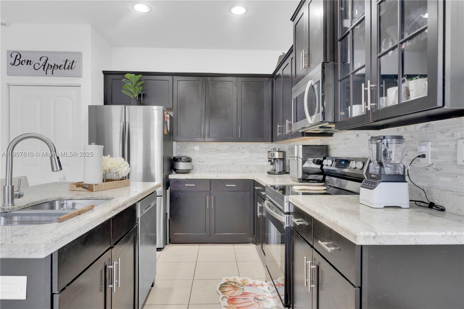 HEMINGWAY POINT - Residential