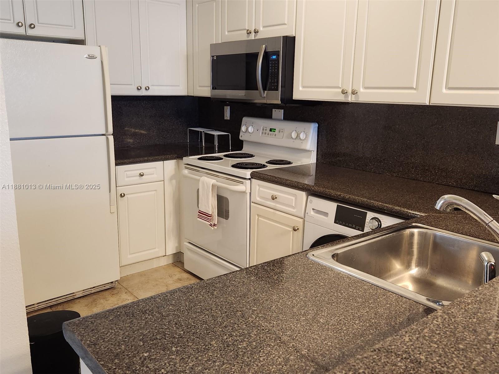 WAVE CONDO - Residential Lease
