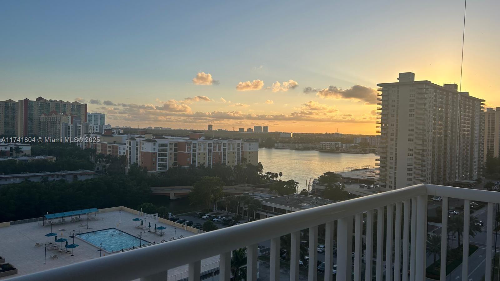 WINSTON TOWERS 400 CONDO - Residential