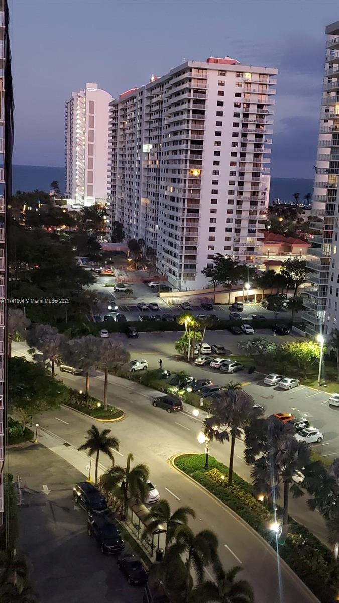 WINSTON TOWERS 400 CONDO - Residential