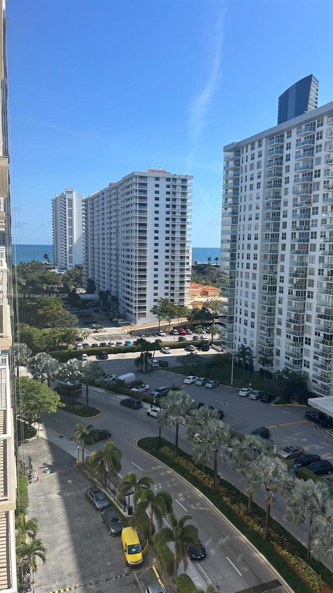 WINSTON TOWERS 400 CONDO - Residential