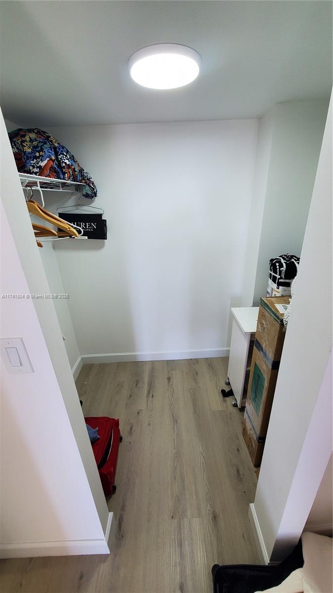 WINSTON TOWERS 400 CONDO - Residential