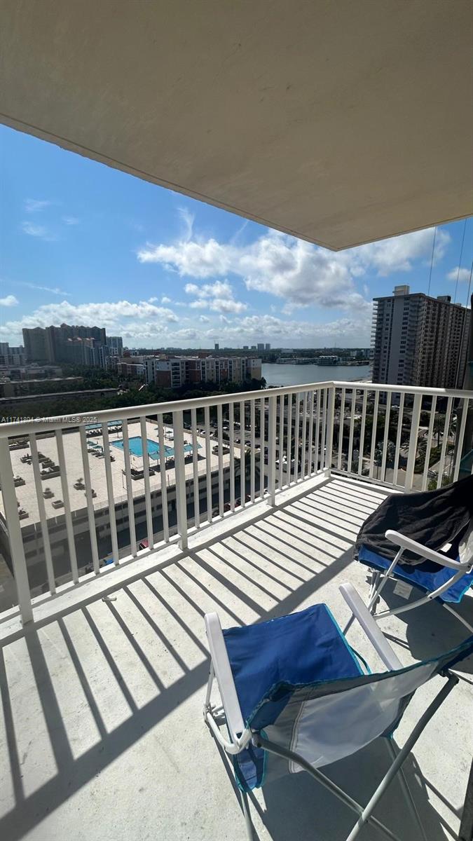 WINSTON TOWERS 400 CONDO - Residential