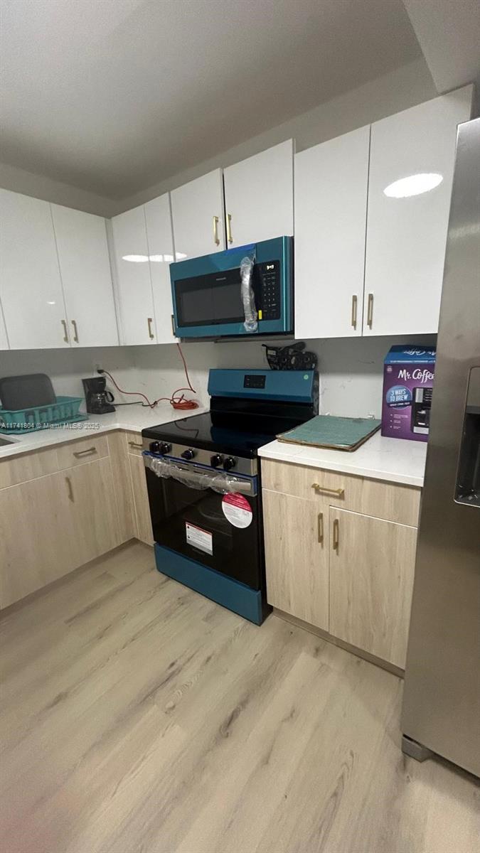WINSTON TOWERS 400 CONDO - Residential