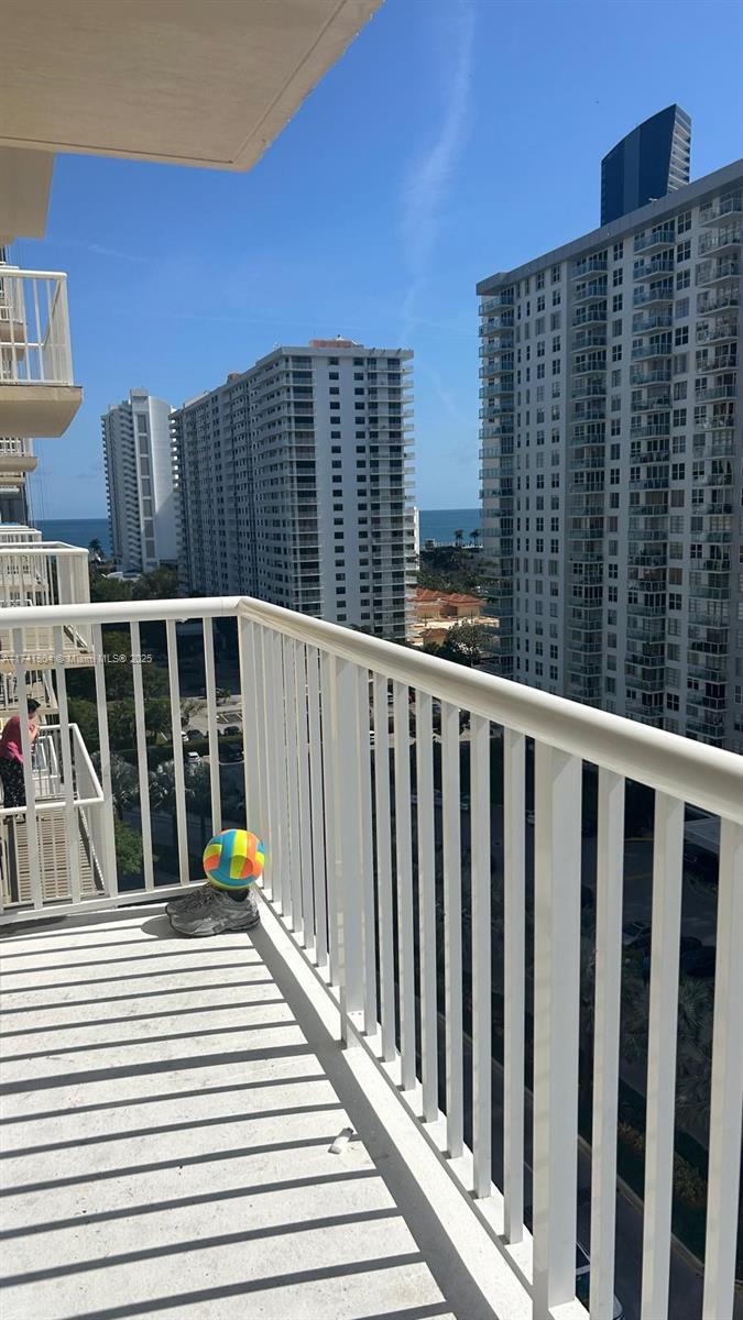 WINSTON TOWERS 400 CONDO - Residential