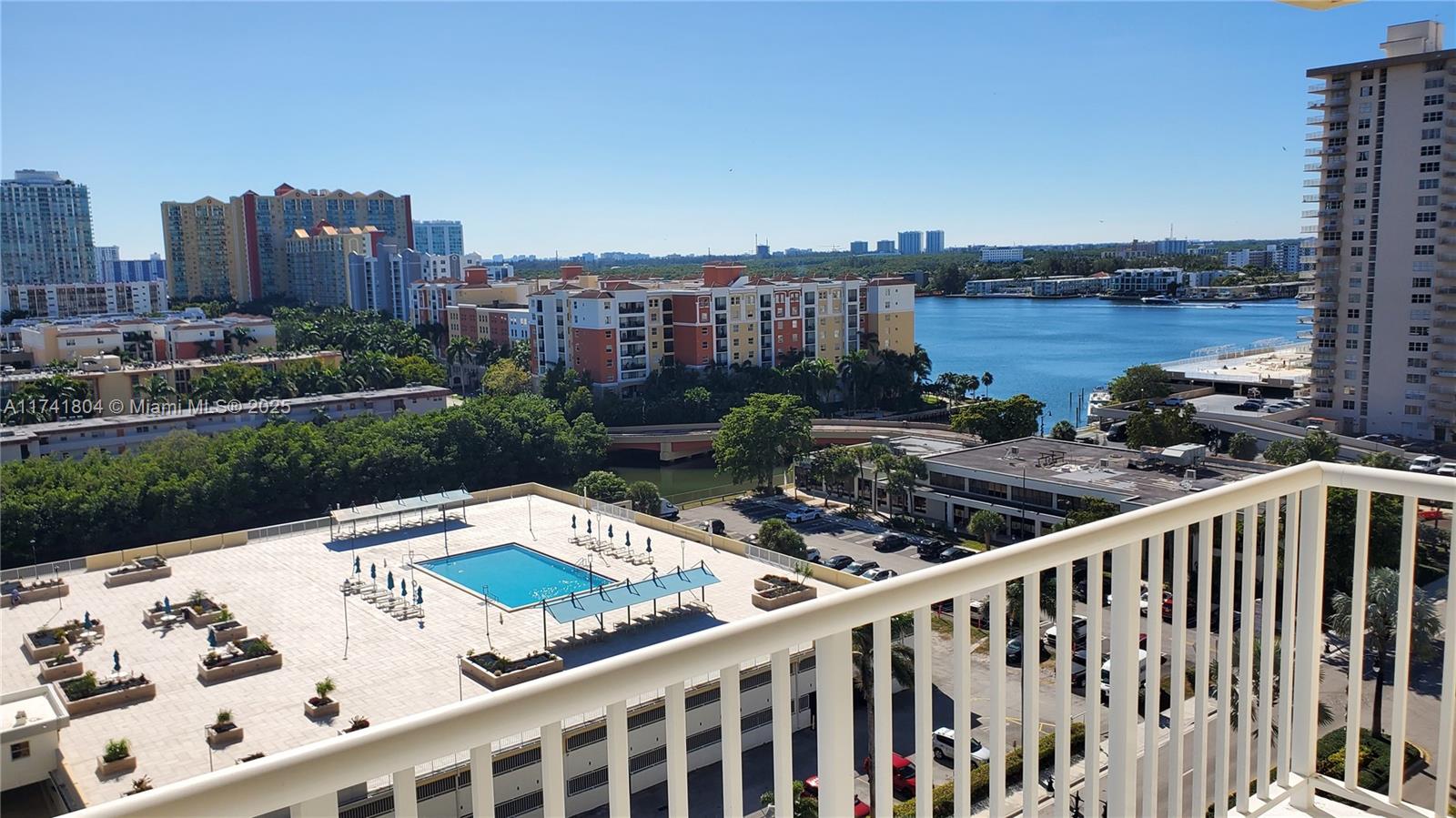 WINSTON TOWERS 400 CONDO - Residential