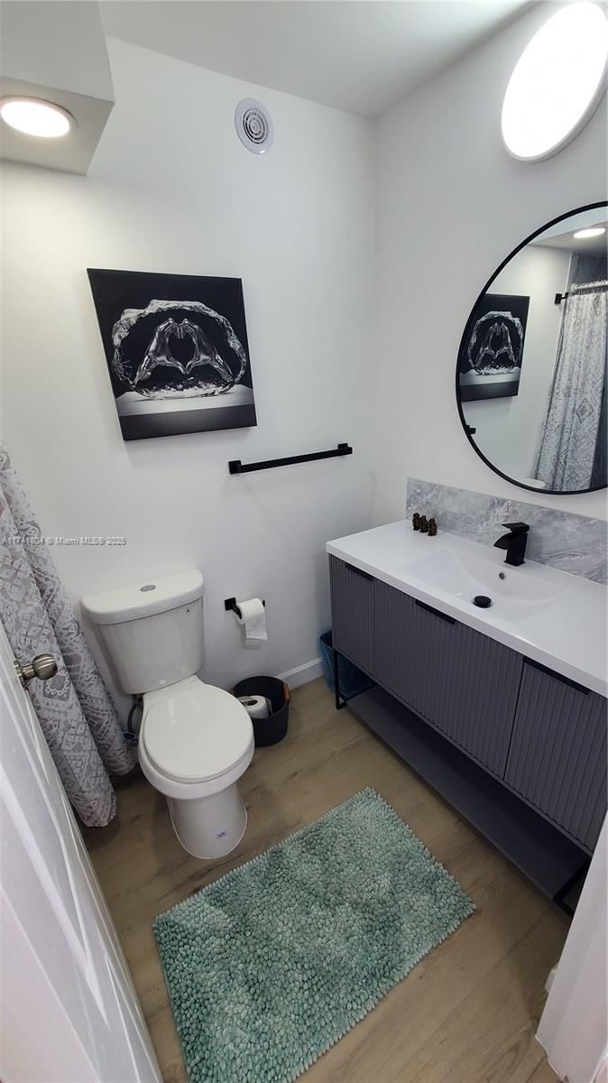 WINSTON TOWERS 400 CONDO - Residential