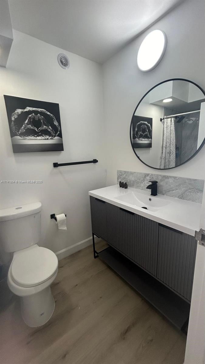 WINSTON TOWERS 400 CONDO - Residential
