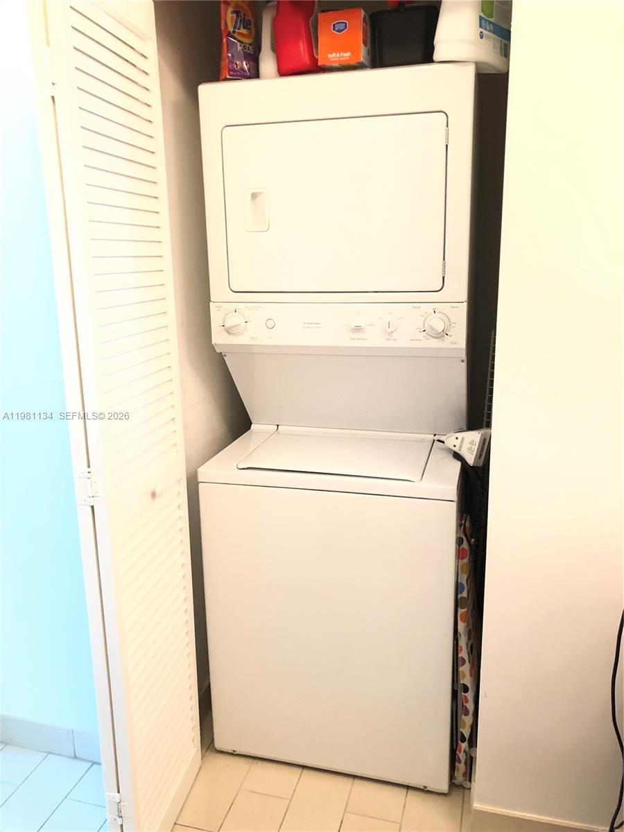 THE AXIS ON BRICKELL II C - Residential Lease