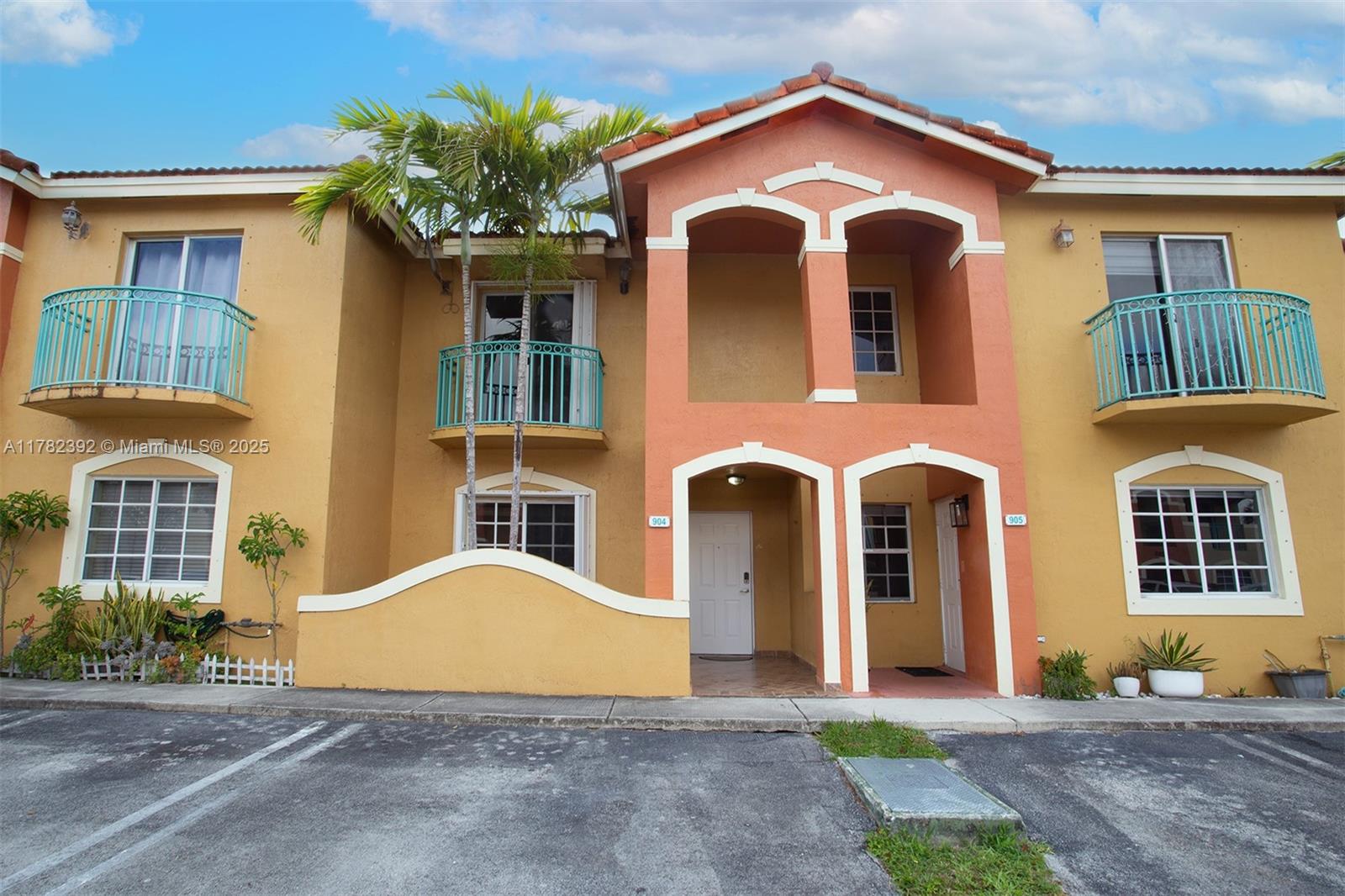 Property for Sale at 7225 Nw 173rd Dr 904-9, Hialeah, Miami-Dade County, Florida - Bedrooms: 3 
Bathrooms: 3  - $370,000