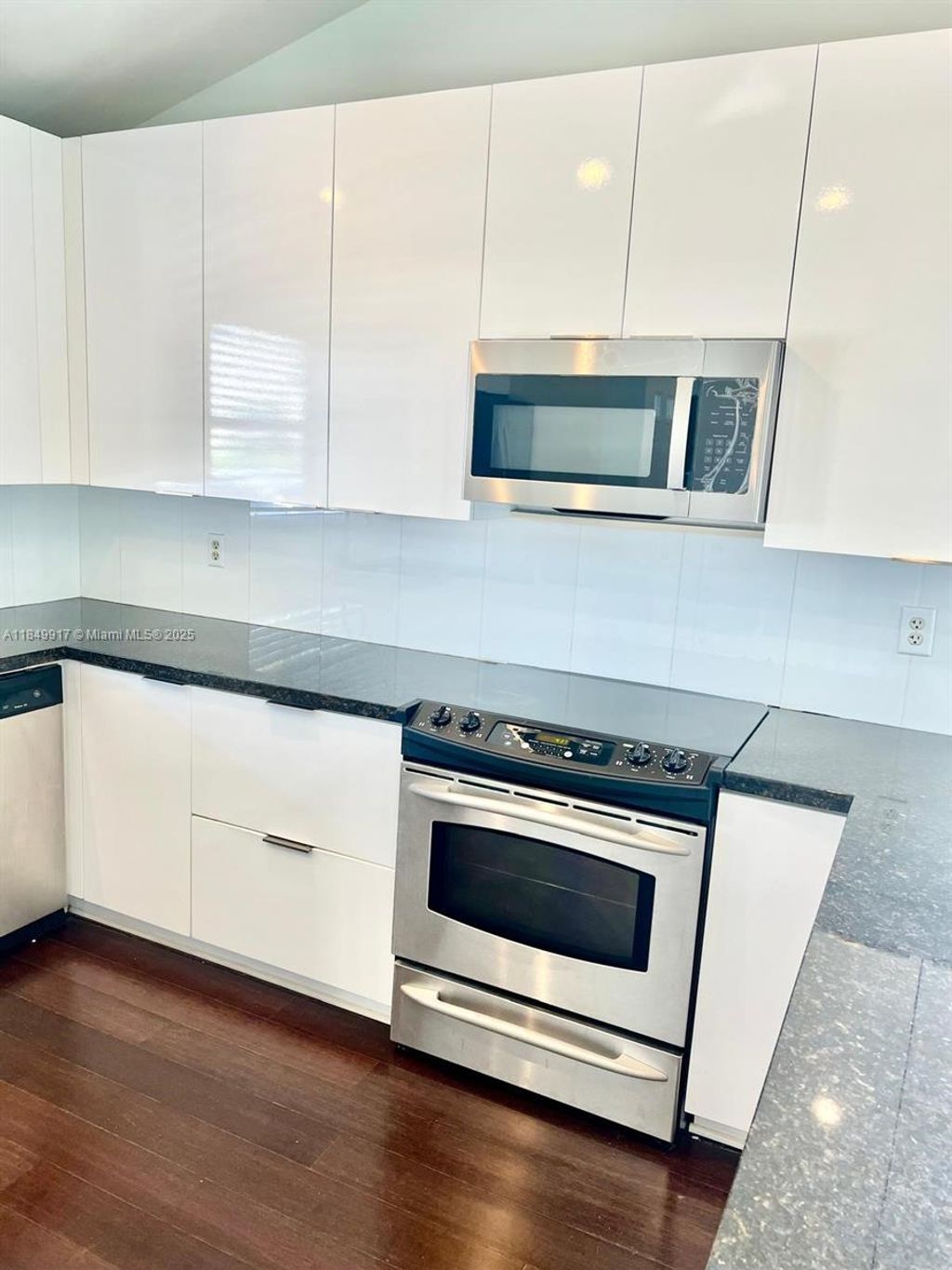 Photo of 49 E Tara Lakes Dr E, Boynton Beach, FL 33436 (MLS # A11849917)