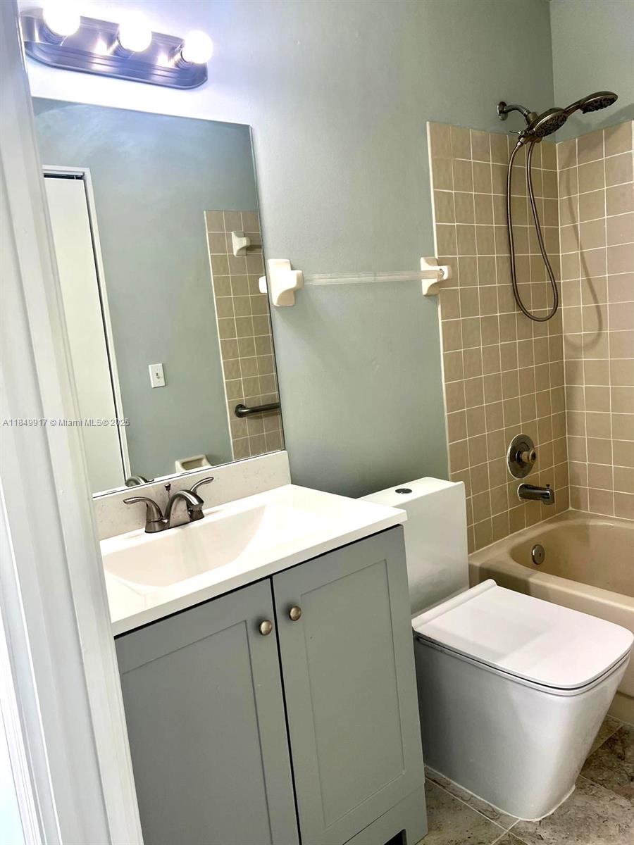 LAKES OF TARA UNIT 1 - Residential