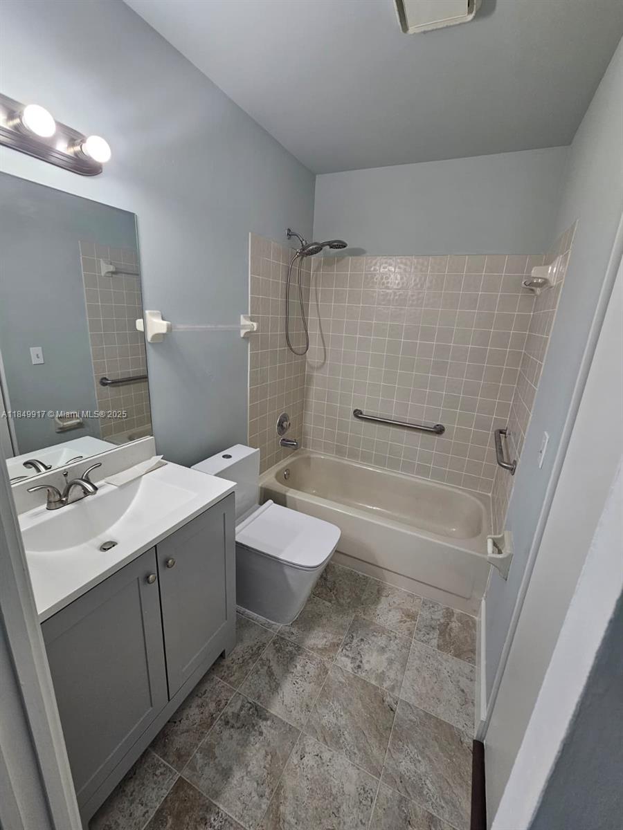 LAKES OF TARA UNIT 1 - Residential