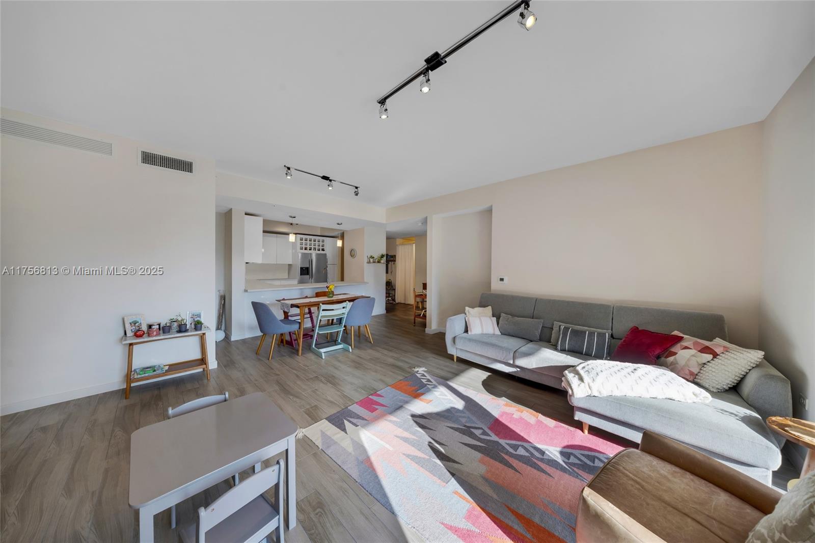 NINE AT MARY BRICKELL - Residential