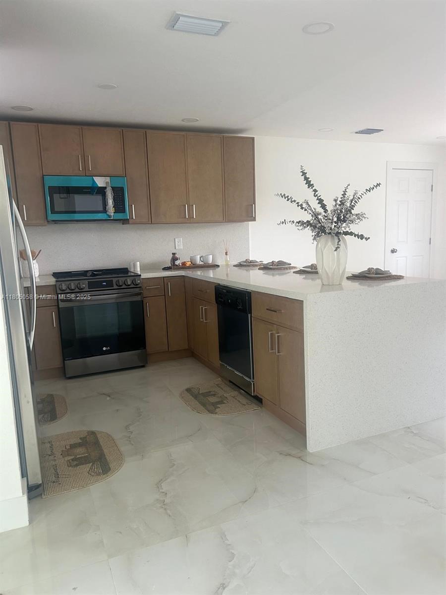 DRIFTWOOD PLAZA NO 3 - Residential