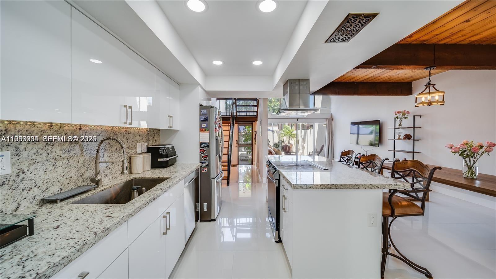 SUNSET PARK LAKE VILLAS S - Residential Lease