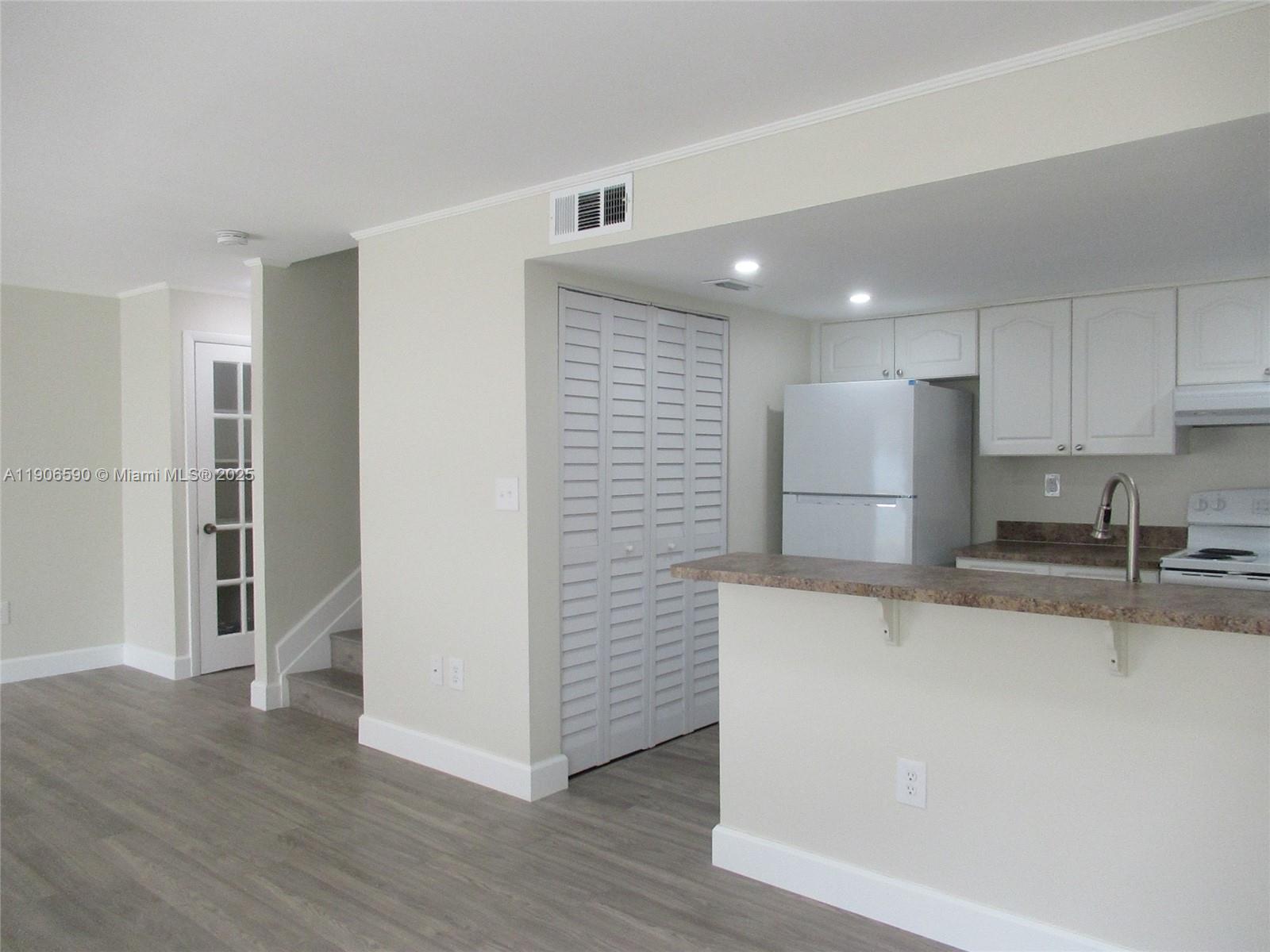 GABLES POINT III CONDO - Residential